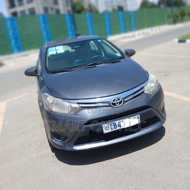 Toyota Yaris 2015 Gray