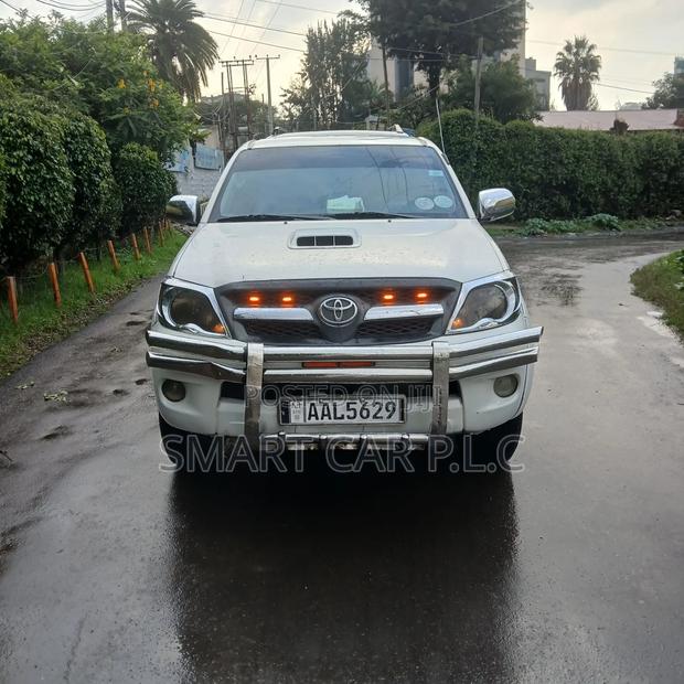 Toyota Hilux 2010 White