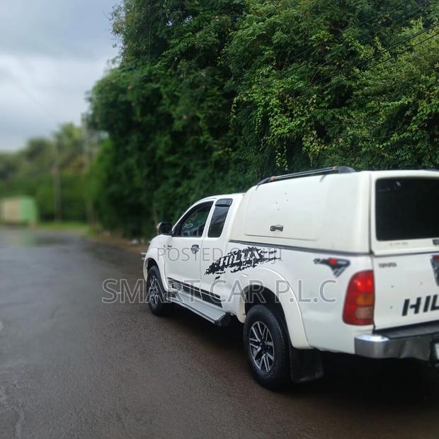 Toyota Hilux 2010 White