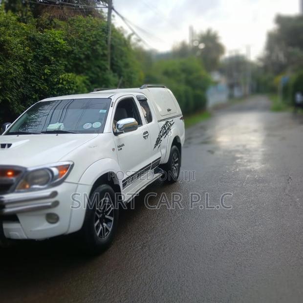 Toyota Hilux 2010 White