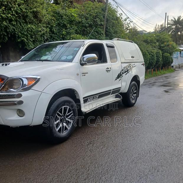Toyota Hilux 2010 White