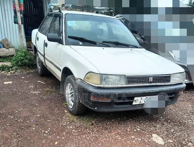 Toyota Corolla 1.3 Hatchback 1988 White