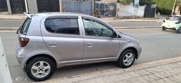 Toyota Vitz 2004 Gold