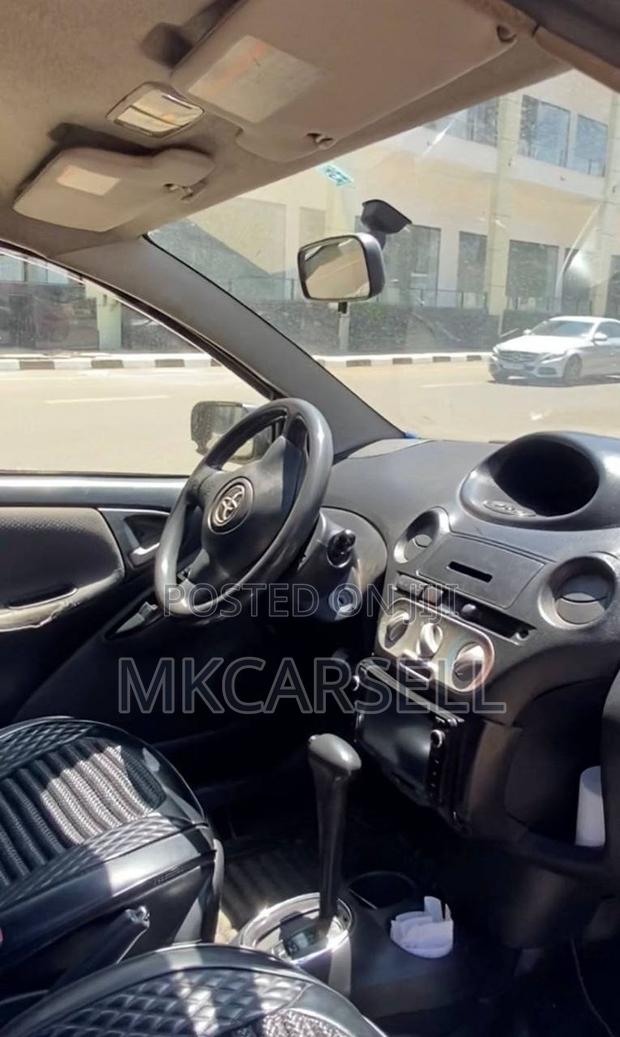 Toyota Vitz 2004 Gold