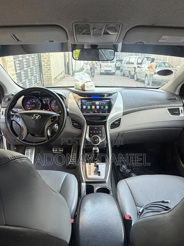 Hyundai Elantra GLS Sedan FWD (1.8L 4cyl 6A) 2013