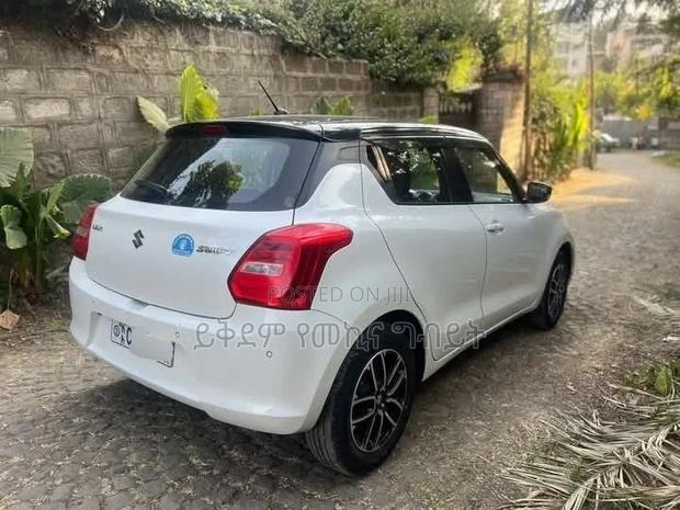 Suzuki Swift 2022 White