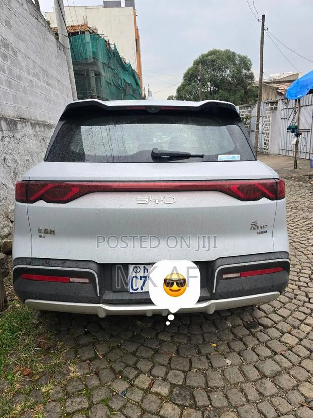 BYD Yuan Up 2025 Off white