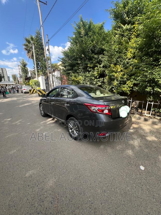 Toyota Yaris SE Hatchback 5dr 2014