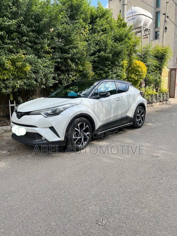 Toyota C-HR XLE FWD 2020 White
