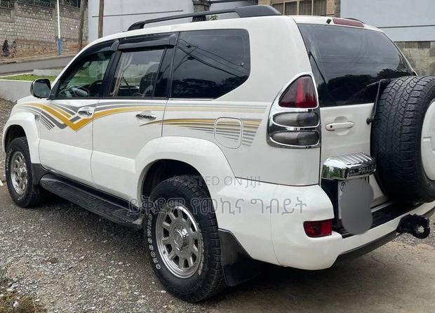 Toyota Land Cruiser Prado 2007 White