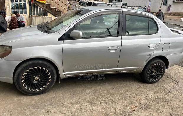 Toyota Platz 1.0 FWD 2001 Silver