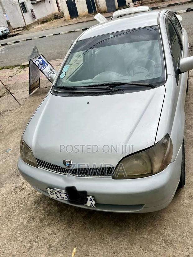 Toyota Platz 1.0 FWD 2001 Silver