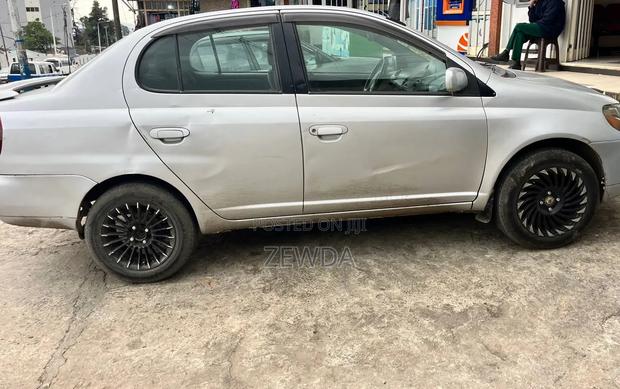 Toyota Platz 1.0 FWD 2001 Silver