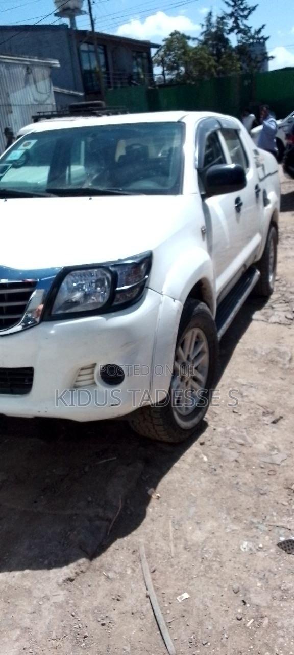 Toyota Hilux 3.0 D-4D 4x4 2014 White