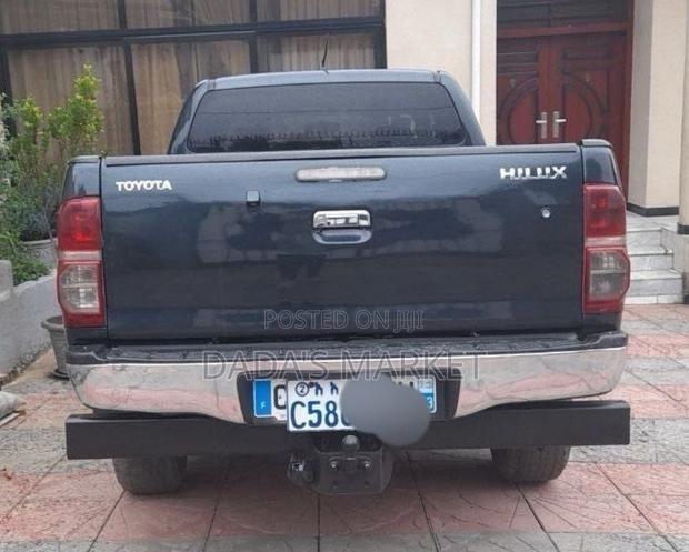 Toyota Hilux 2012 Black