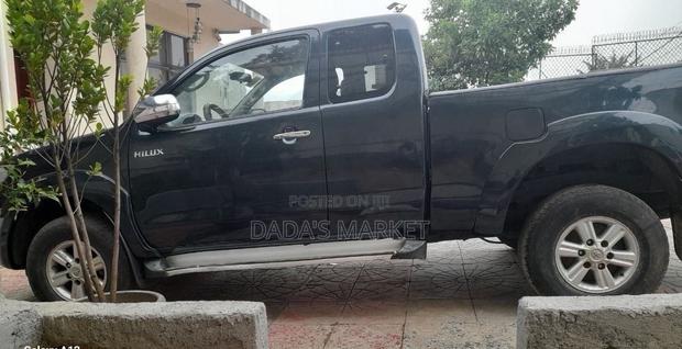 Toyota Hilux 2012 Black