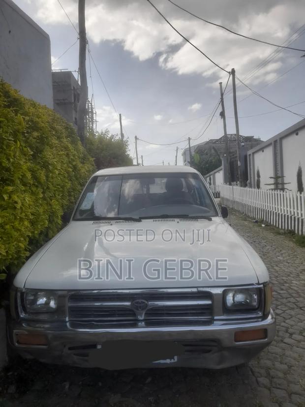 Toyota Hilux 1994 White