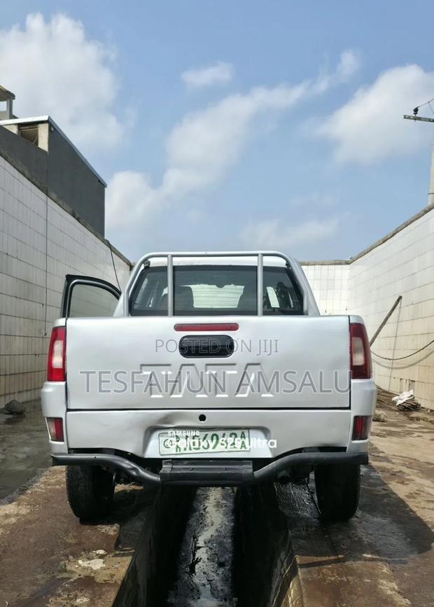 Tata Xenon 2012 Silver