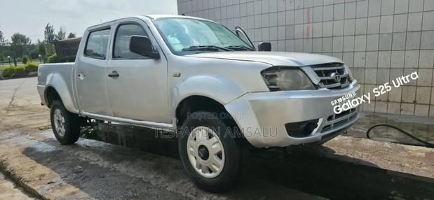 Tata Xenon 2012 Silver