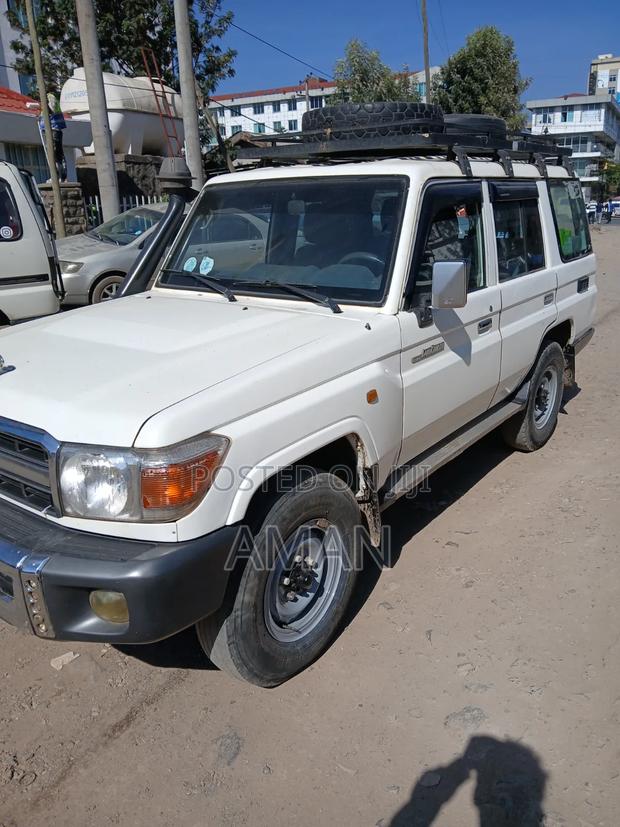 Toyota Land Cruiser 2016 White