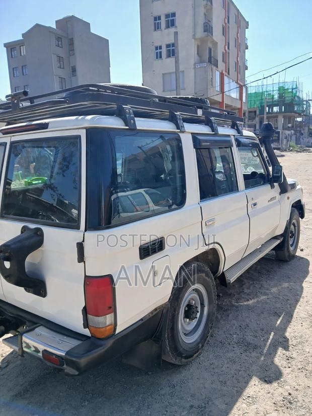 Toyota Land Cruiser 2016 White