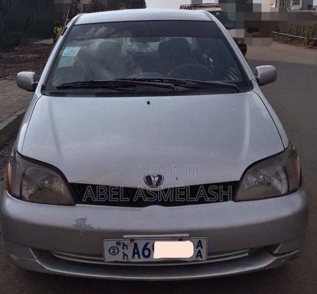 Toyota Platz 2000 Silver