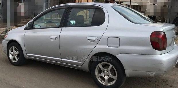 Toyota Platz 2000 Silver