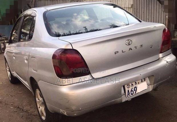 Toyota Platz 2000 Silver