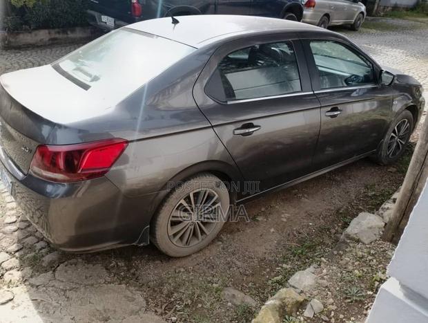 Peugeot 301 2017 Gray