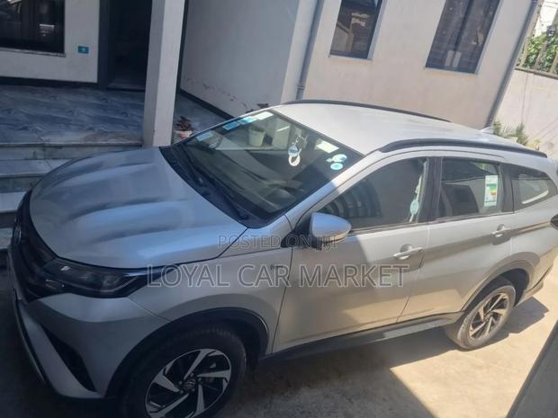 Toyota Rush 2023 Silver