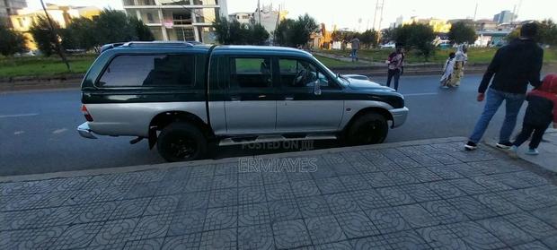 Mitsubishi L200 2000
