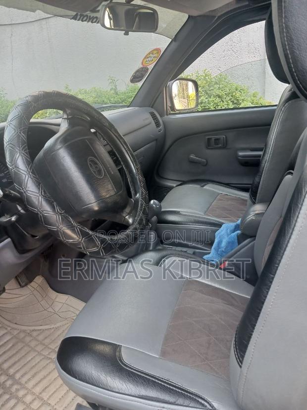Toyota Hilux 2000 Green