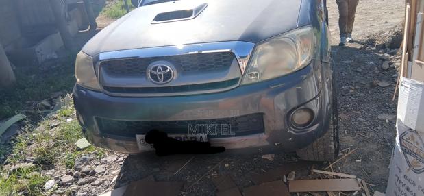 Toyota Hilux 2.5 D-4D 4X4 SRX 2010 Gray