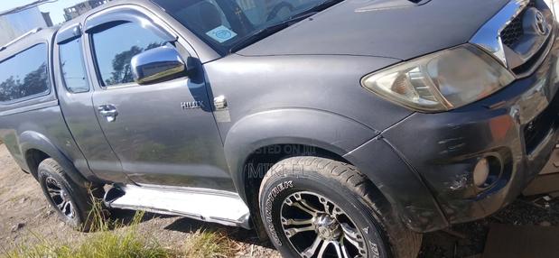 Toyota Hilux 2.5 D-4D 4X4 SRX 2010 Gray