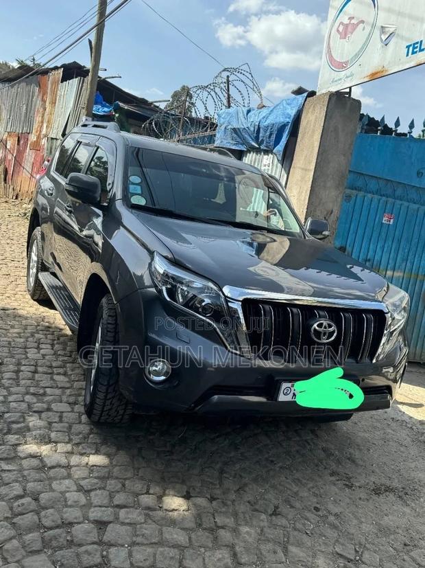 Toyota Land Cruiser 2014 Gray