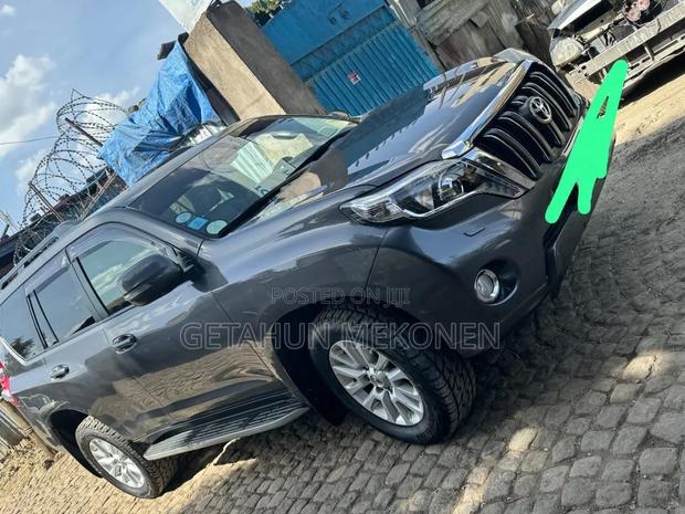 Toyota Land Cruiser 2014 Gray
