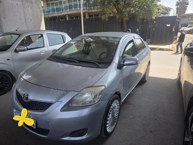 Toyota Belta 2011 Silver