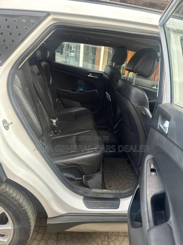 Toyota Belta 2011 Silver