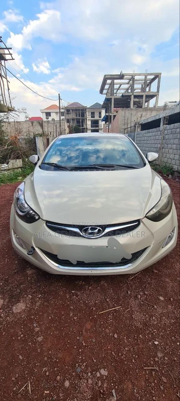 Hyundai Elantra 2012 White
