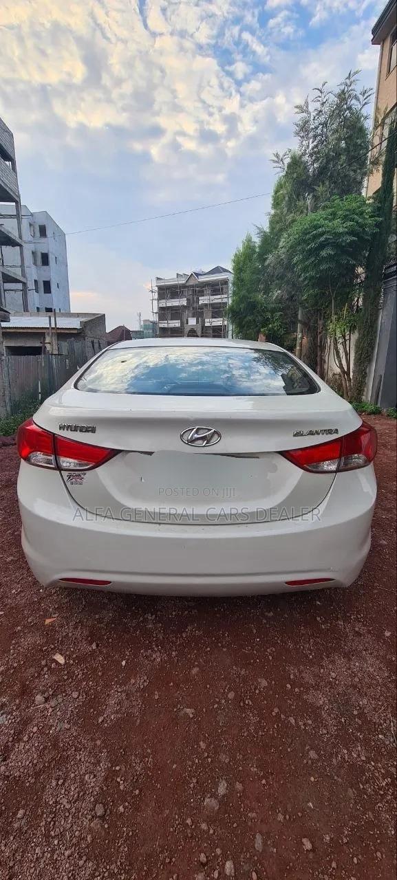 Hyundai Elantra 2012 White