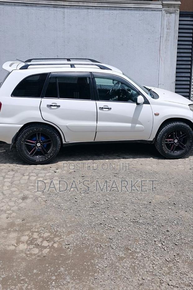 Toyota RAV4 Automatic 2003 White