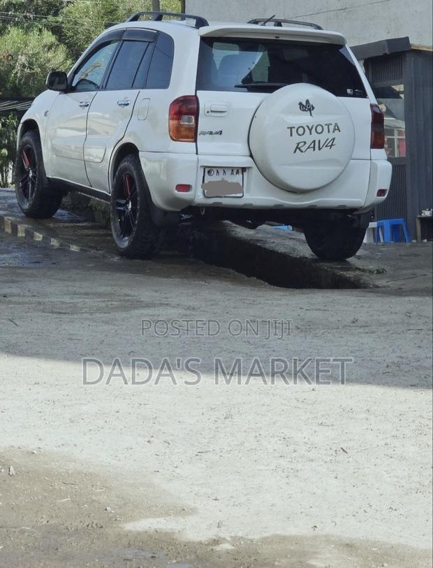 Toyota RAV4 Automatic 2003 White