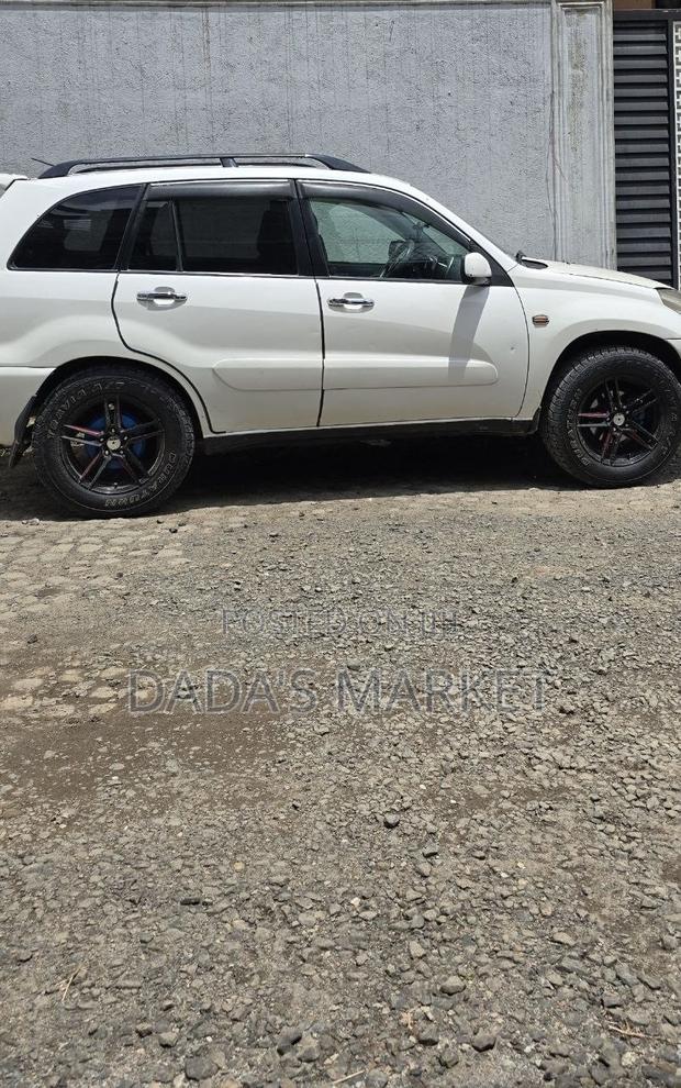 Toyota RAV4 Automatic 2003 White