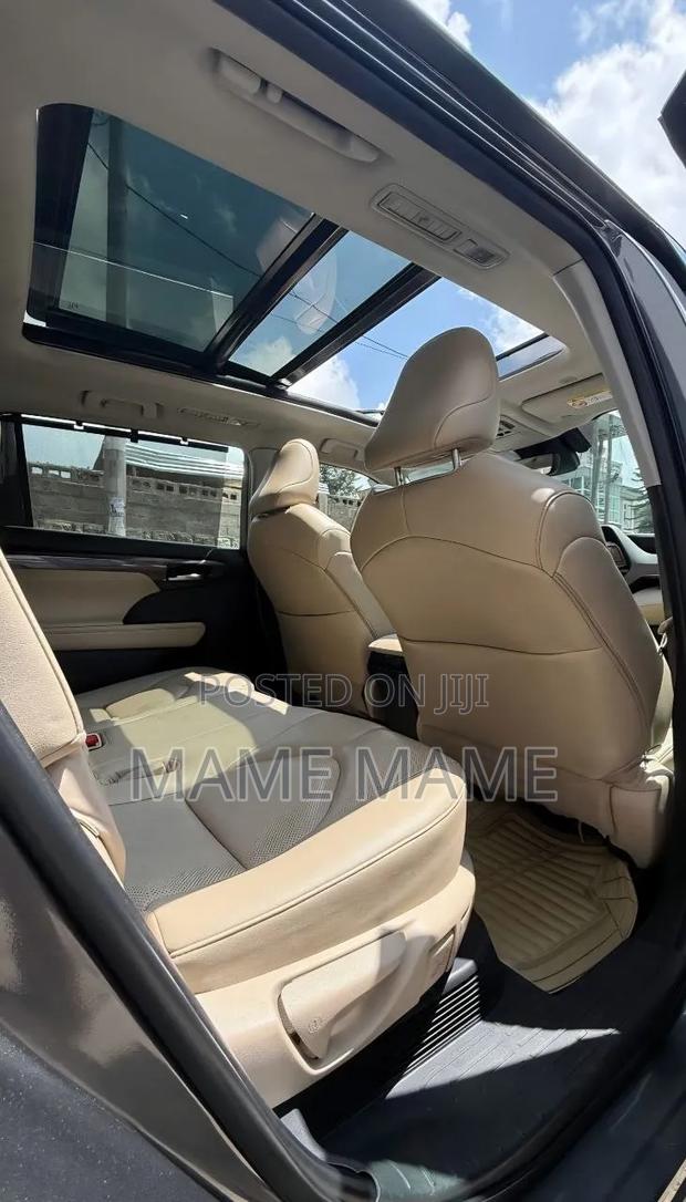 Toyota Highlander 2023 Gray