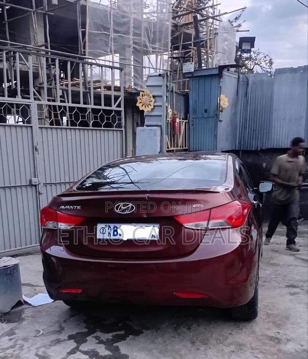 Hyundai Avante 2013 Red