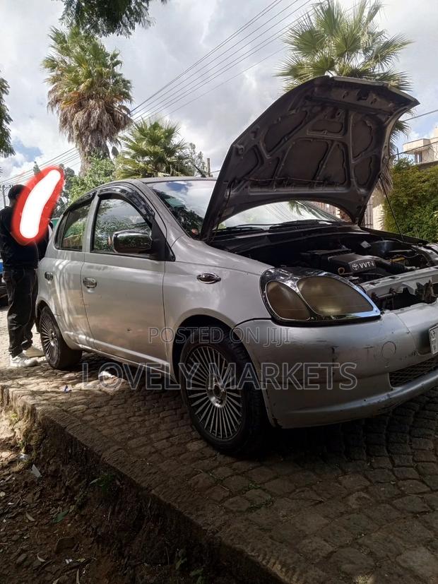 Toyota Vitz 2001 Silver