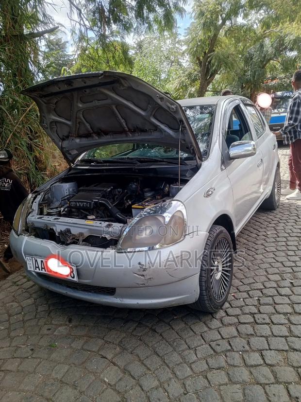 Toyota Vitz 2001 Silver