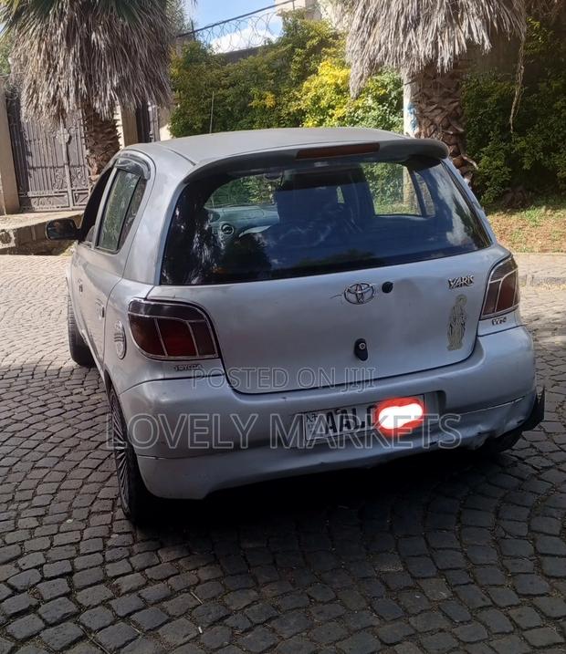 Toyota Vitz 2001 Silver