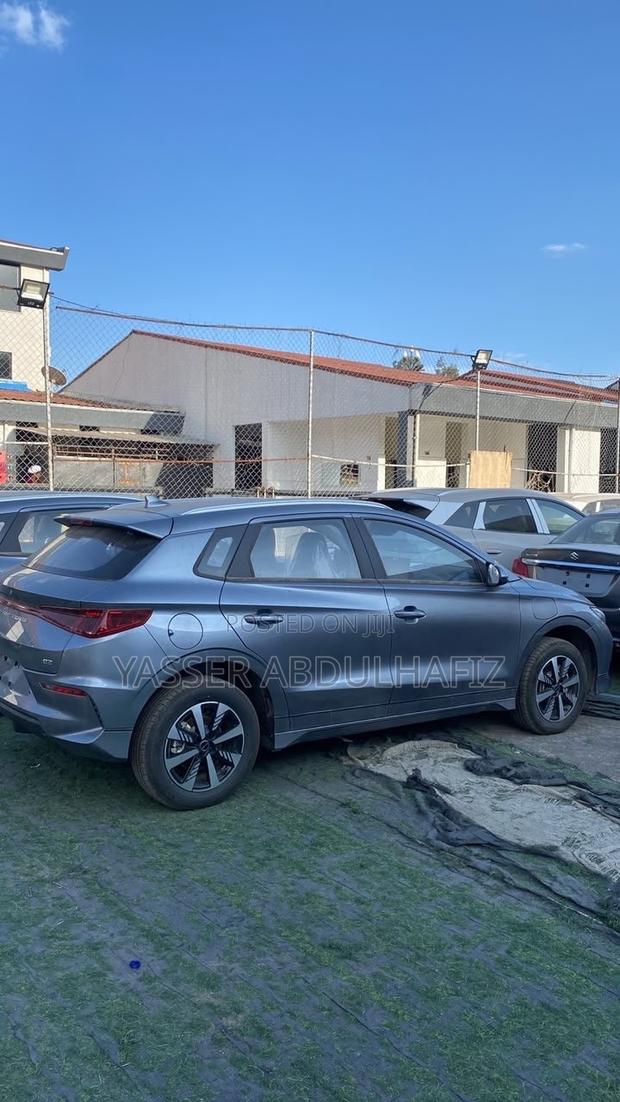 New BYD E2 43 kWh 94 hp FWD 2025 Silver