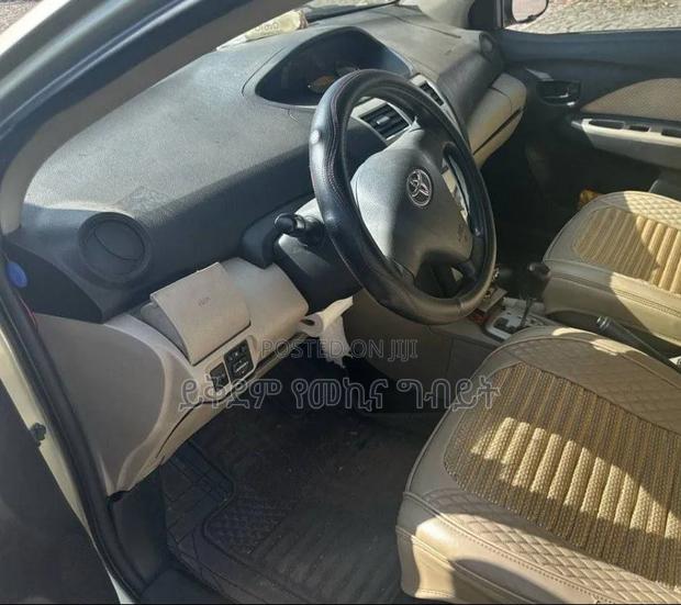 Toyota Belta 2007 Yellow